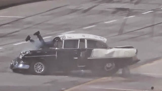 Авария где гонщик торчал из лобового стекла, смотрите видео
