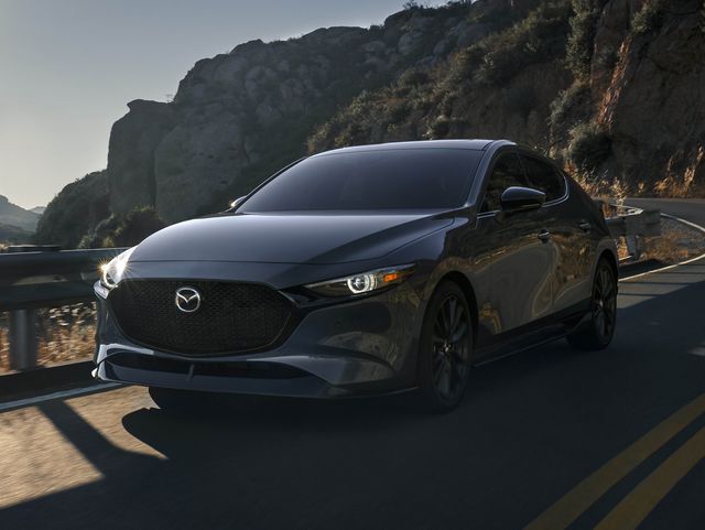 Mazda 3 Sedan 2021 оснащена новым турбо двигателем