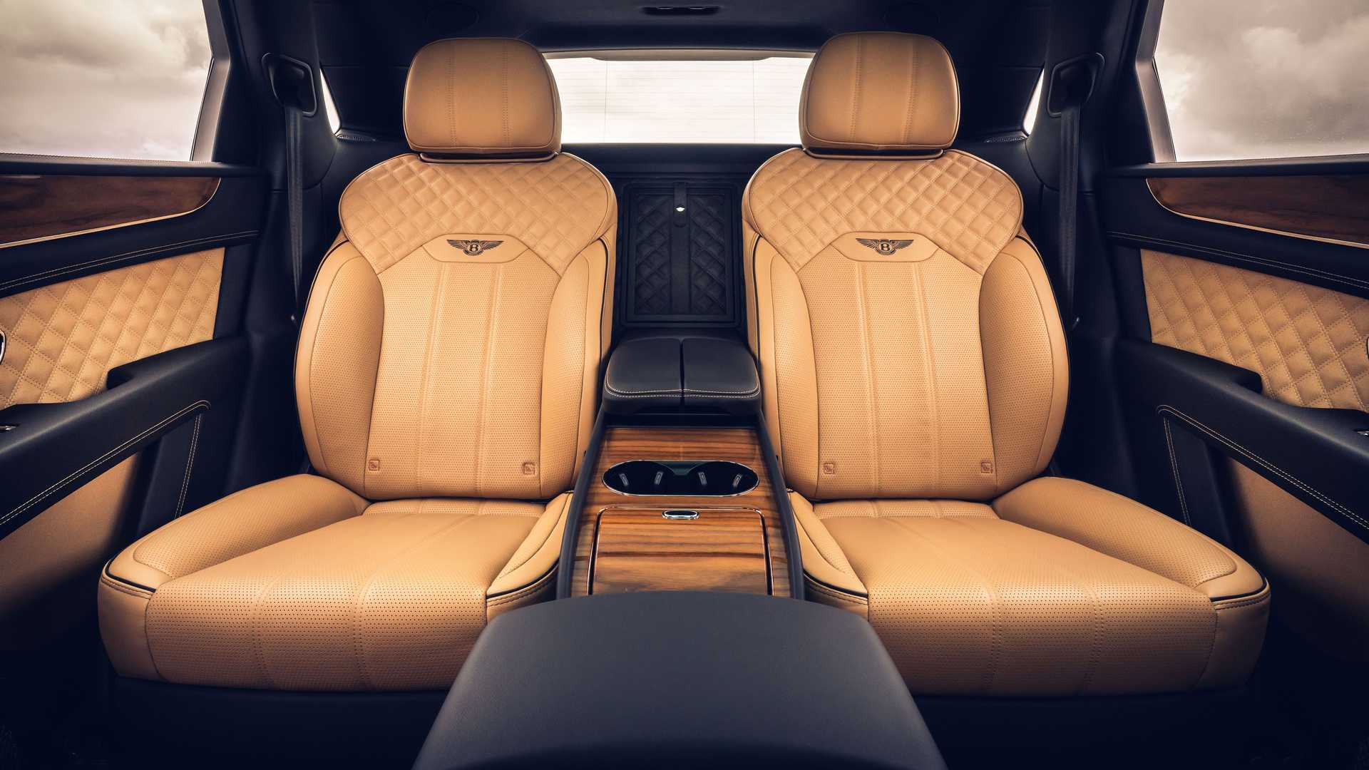 2021 Bentley Bentayga с четырьмя сиденьями — лимузин среди кроссоверов