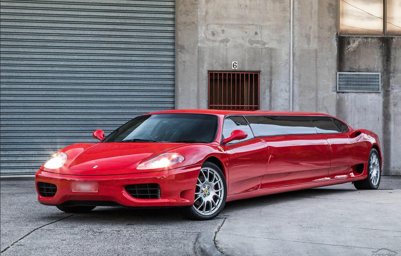 Лимузин Ferrari продается в Австралии за 300 000 долларов