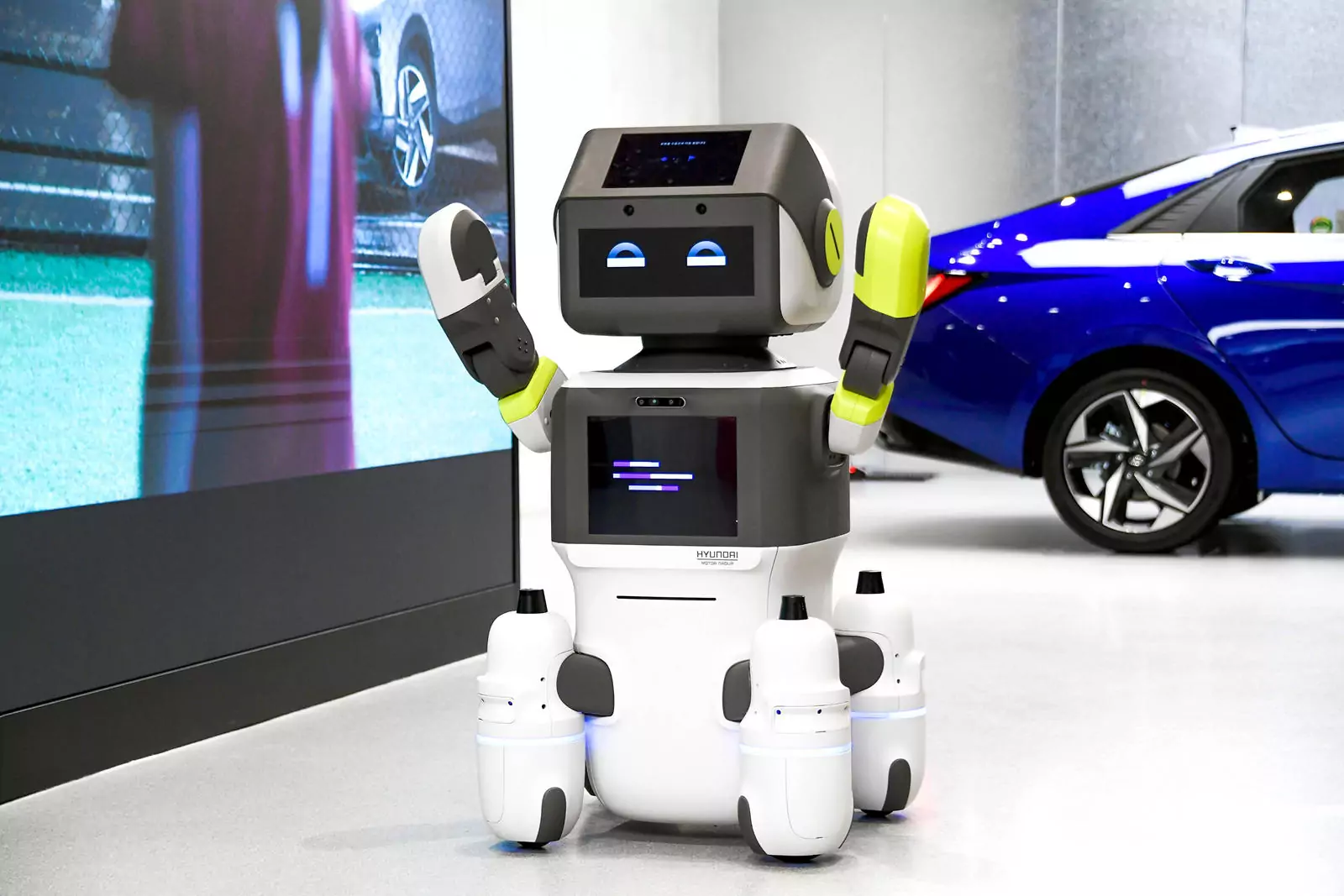 В автосалонах Hyundai теперь будут работать роботы с искусственным интеллектом
