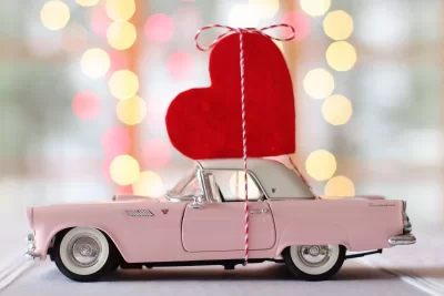 Топ подарков автолюбителям на День святого Валентина