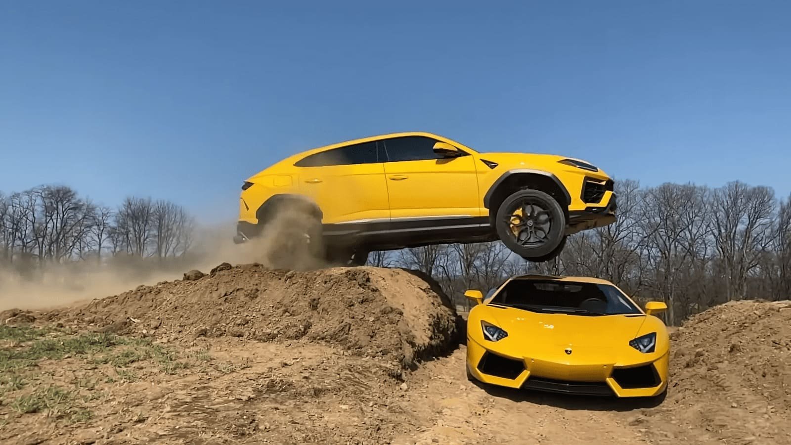 Видео. Lamborghini Urus прыгает через Aventador
